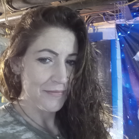 Meet your Posher, Laura - Picture 2 of 3